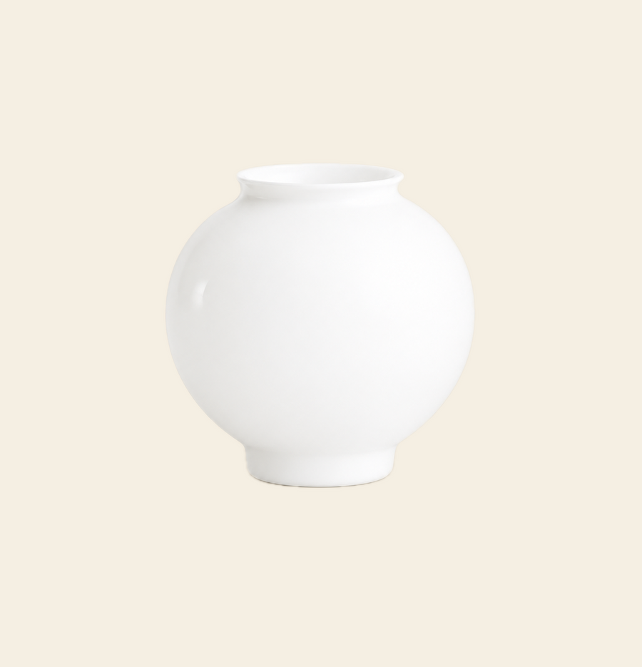 ARVO Delluna Portable LED Lamp on Haubon beige background